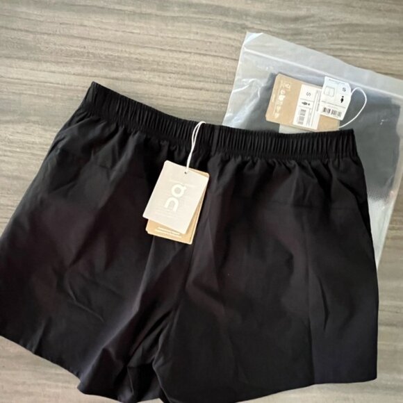 On running women’s essential shorts - Picture 2 of 7